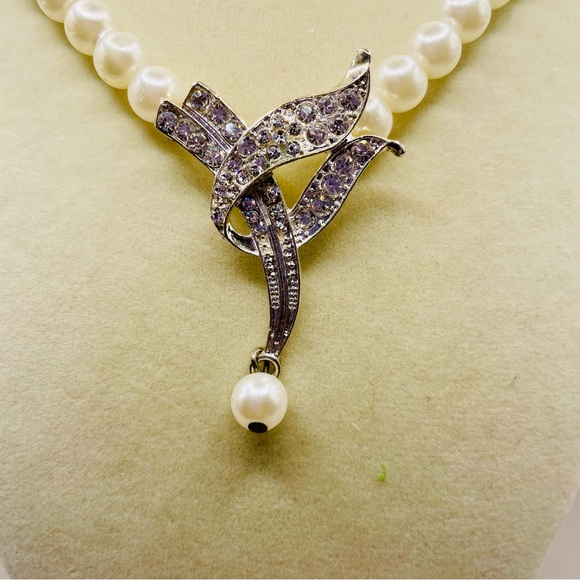 Faux pearl necklace with rhinestone pendant and a pearl tassel. 20 inches long. - Picture 3 of 6